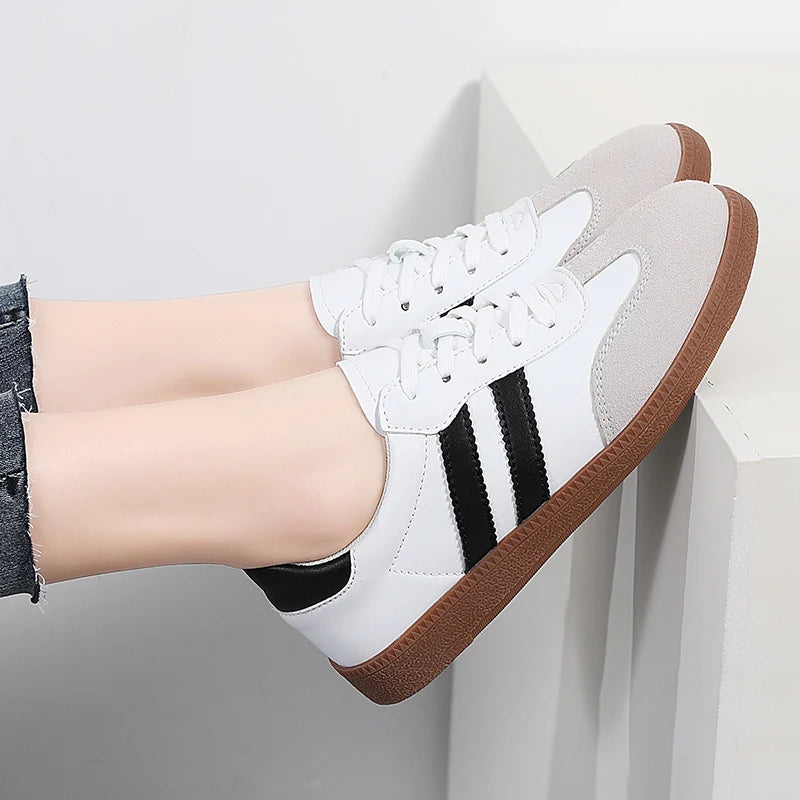 Zapatos de mujer, zapatos planos informales a la moda, zapatos vulcanizados para mujer, zapatillas para caminar al aire libre, zapatos clásicos cómodos para mujer, negro y blanco